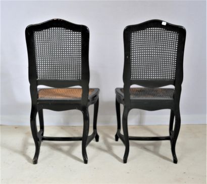 null Treize chaises cannées à dossier droit en bois relaqué noir, style Louis XV

H...