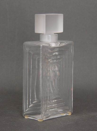 null LALIQUE France
Flacon à parfum modèle Ducan n°3 en cristal moulé partiellement...