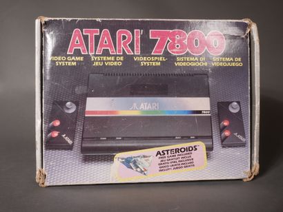 *ATARI
Système de jeux vidéo Atari 7800 avec...