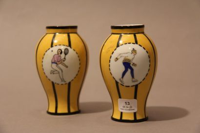 null [Patinage, Tennis] Henri DELCOURT 2 charmants petits vases en faience de Boulogne-sur-...