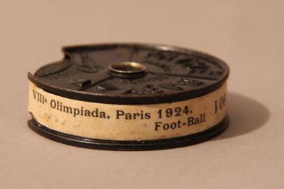 Paris, 1924 Film 8mm d'environ 2 minutes sur l'épreuve de Football aux Jeux Olympiques...