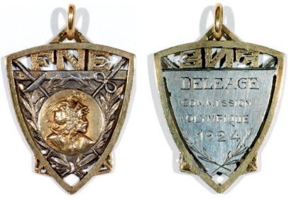 Paris, 1924 Rare médaille en or et en argent attribuée par la Fédération Nationale...