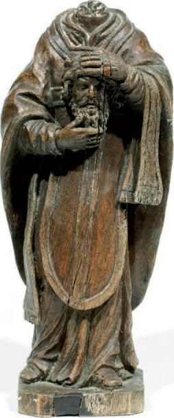 null Saint Denis en chêne sculpté du XVIIe siècle. Il est représenté debout habillé...