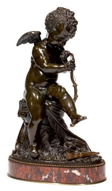 LEMIRE Charles (1741-1827) (d'après) «Cupidon réparant son arc» Sculpture en bronze...
