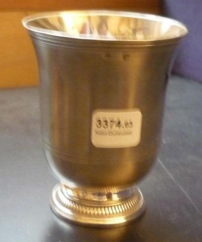null Timbale argent à godrons Pds: 156 g