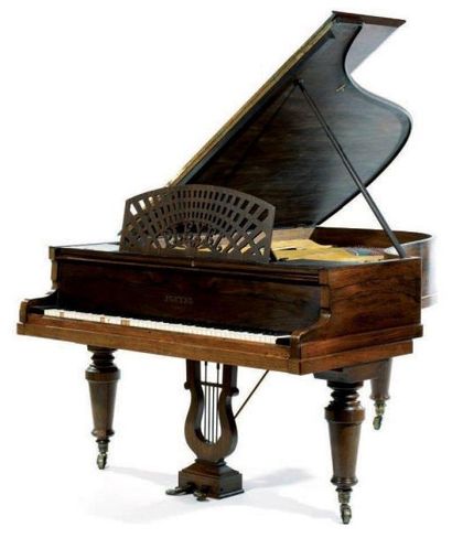 null PIANO Pleyel 1/4 queue H. sur pied 110; Long. 200 Larg.152 cm « SERONT VENDUS...