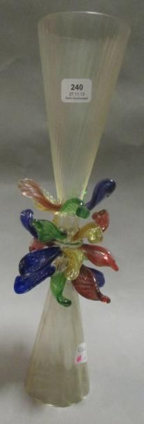 Borek SIPEK (1949-) Vase conique orné de pétales de verre multicolores signé. H:...