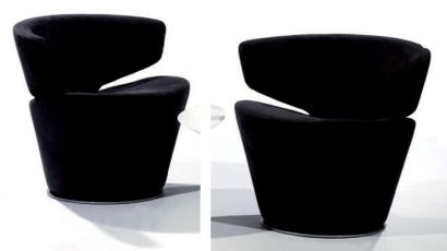 Carlo BIMBI (designer) & ARKETIPO (éditeur) Deux chaises modèle «Kono «à dossier...