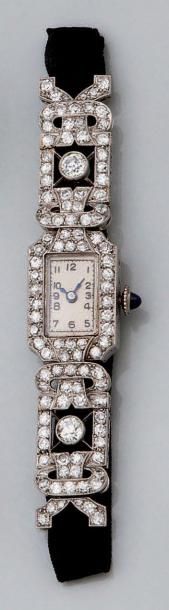 null Montre-bracelet de dame, en platine, la montre de forme rectangulaire, cadran...