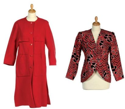 PHILIPPE VENET Manteau en gabardine de laine rouge, col rond, simple boutonnage à...