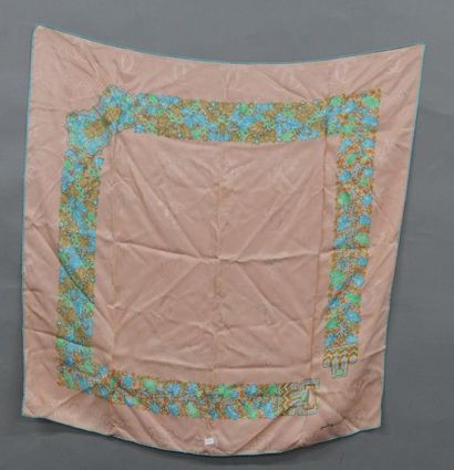 CHANEL Carré en soie façonné, imprimé, à motif floral