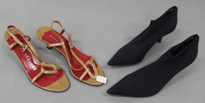 Walter STEIGER, Yves SAINT LAURENT Paire de sandales en cuir naturel et d'une paire...