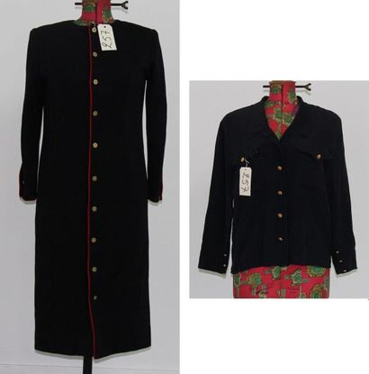 CHANEL Boutique CHANEL Robe en jersey de laine noir, col rond, deux poches plaqué...