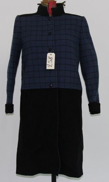 Guy LAROCHE Manteau en laine bicolore à carreau noir et bleu, col droit, simple boutonnage,...