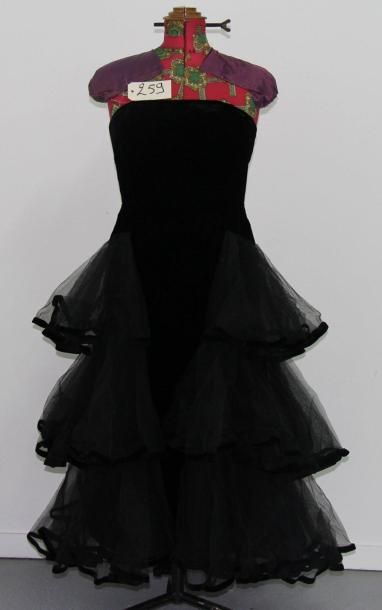 Paquin Couture création Robe bustier en velours noir souligné à partir des petites...