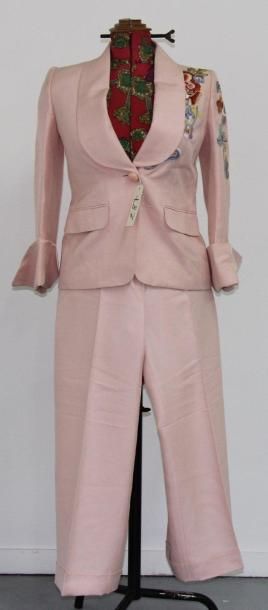 Jean-Louis SCHERRER Boutique Tailleur rose en soie sauvage, veste rebrodé de motif...