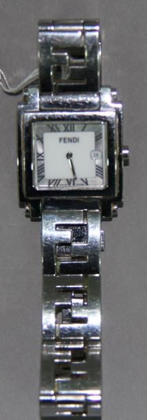 FENDI Swiss Made N° 056-60006-426 Montre de forme carré, cadran ivoire, chiffre romain,...
