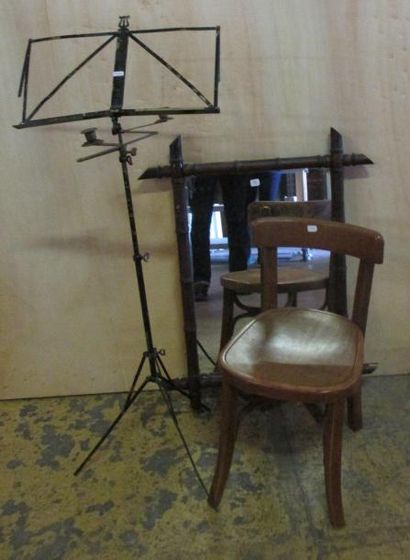 null lustrin, chaise d'enfant et miroir encadrement imitation bambou