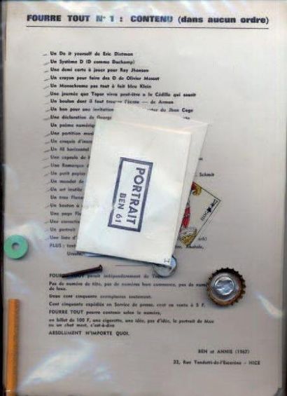 null Fourre-tout. N° 1, 1967. Ensemble de documents et objets dans un sac plastique....