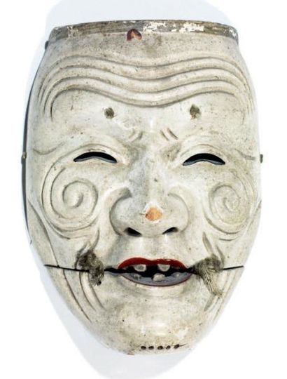 null Masque de théâtre Nô, en bois laqué ivoire, représentant Kushiki-jo, un des...