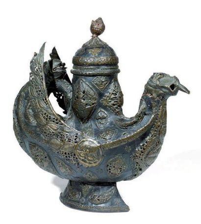 null Grand brûle parfum en bois et cuivre représentant un Garuda. Indonésie, XIXe...