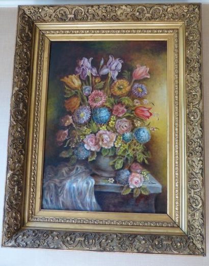 Ecole: moderne Bouquet de fleurs sur un entablement Huile sur isorel. 66 X 47 cm