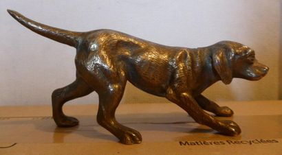 null Sculpture en bronze représentant un chien de chasse H: 8 L: 17 P: 6 cm