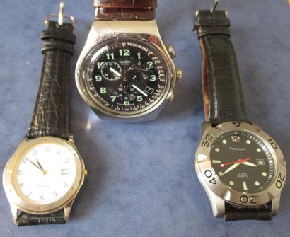TITANIUM, SWATCH Irony datée 2006 et divers. Trois montres en métal bracelets cuirs...