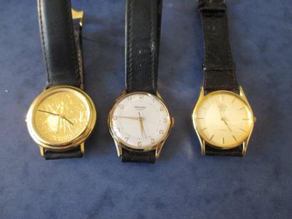 DIVERS Trois montres en métal, bracelets simili cuir