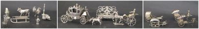 null Objets miniatures en argent: canapé (pds: 26,1 g.), carosse à deux chevaux (pds:...