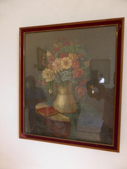 ECOLE DU XIXème s Nature-morte au bouquet dans un vase sur une table Huile sur toile...
