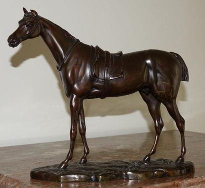 D'après Gaston D'ILLIERS (1876-1952) Cheval au pas Epreuve en bronze de fouille H....