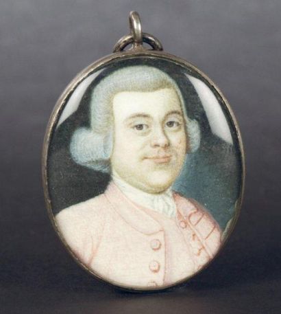ECOLE ANGLAISE vers 1790 Portrait d'homme en habit rose Miniature ovale sur ivoire...