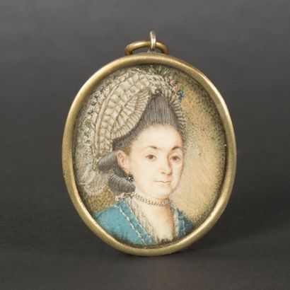 ECOLE DU XVIIIe SIÈCLE Portrait de femme à la coiffure ornée de dentelle et fleurs....