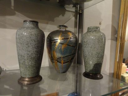 null Paire de vases en céramique de Sèvres, monture argent, un vase en verre irrisé...