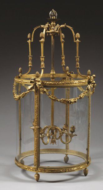 null "Importante lanterne de forme cylindrique en bronze ciselé et doré à décor de...