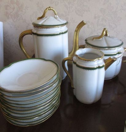 null Service à thé café en porcelaine blanche liseret vert et doré LIMOGES