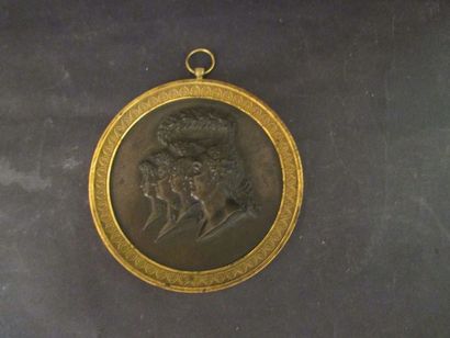 null Médaillon rond en bronze patine médaille à décor en bas relief des portraits...