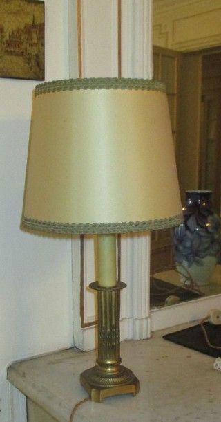 null Paire de bougeoirs en bronze style Louis XVI, montée en lampe(*)