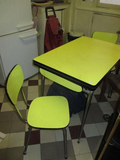 null Table de cuisine et deux chaises en formica jaune(*)