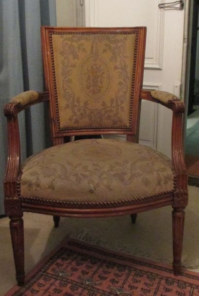 null Paire de fauteuils cabriolets en bois naturel Epoque Louis XVI H: 85, l: 57,...