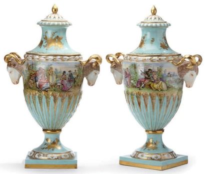 Allemagne Paire d'importants vases couverts de forme balustre en porcelaine bleu...