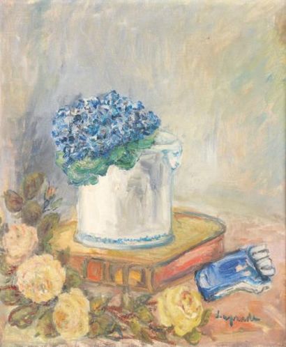 Pierre LAPRADE (1875-1932) Hortensias, roses et livre. Huile sur toile. Signée en...