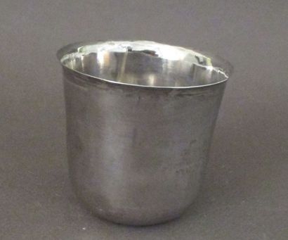 null Timbale curon en argent uni, marquée "Antoine BALOURDET". (Chocs, enfoncement,...