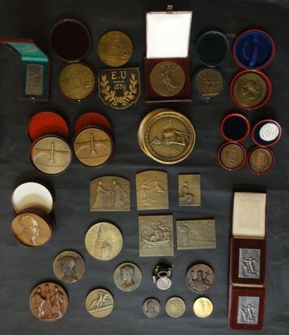 null Lot de médailles en bronze - 2 médailles: 125e anniversaire des compagnies d'assurance...