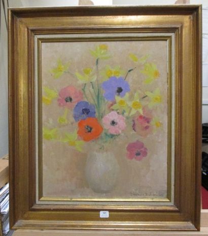 Thérèse DEBAINS (1907-1975) 
Vase d'anémones
Huile sur panneau, signée en bas à droite.
41...