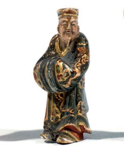 null Netsuke en bois polychrome représentant un sage chinois.
Japon, période Edo,...