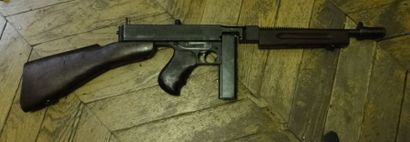null Pistolet mitrailleur THOMSON 1928 A1. Cal 45 ACP. N°5432651. Certificat de Saint...