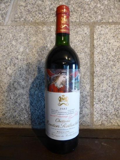 null 2 bouteilles CH. MOUTON-ROTHSCHILD, 1° cru Pauillac 1985 (TLB) 

