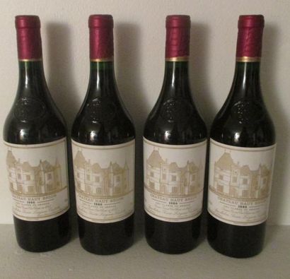 null 4 bouteilles CH. HAUT-BRION, 1° cru Pessac-Léognan 1986	

